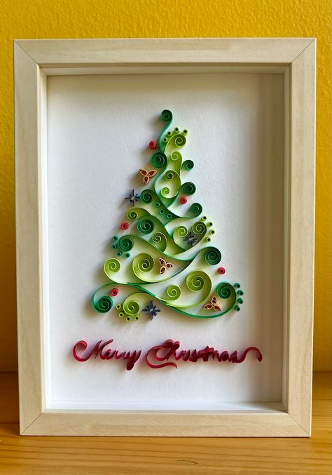 Quilling Christmas Tree, Quilling Christmas Cards, Christmas Quilling, Christmas Quilling Ideas, Christmas Quiling Paper Quilling, Paper Quilled Christmas Wreath, Christmas Tree Ornaments Quilling, Quilling Christmas Cardstock Papers, Funny Family Christmas Cards