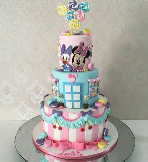 Mickey And Friends Cake, Cinderella Birthday Cake, Minnie Mouse Birthday Cakes, Friends Cake, Cinderella Birthday, Beautiful Birthday Cakes, Bolo Fake, Beautiful Birthday, Friends Party