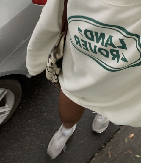 #landrover #newbalance #starbucks #casualoutfit Land Rover Clothing, Land Rover Crewneck, Land Rover Hoodie, Land Rover Sweatshirt, Run Outfit, Sorority Bid Day, Sweatshirt Aesthetic, List Ideas, Beige Aesthetic