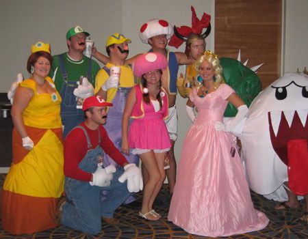 halloween group costumes for girls | Play it Up in Mario and Luigi Costumes | Mrcostumes's Blog Toad Mario Costume, Mario And Luigi Costumes, Creative Group Costumes, Mario Bros Costume, 90s Dress Up, Super Mario Costumes, Toad Costume, Luigi Costume, Cosplay Group