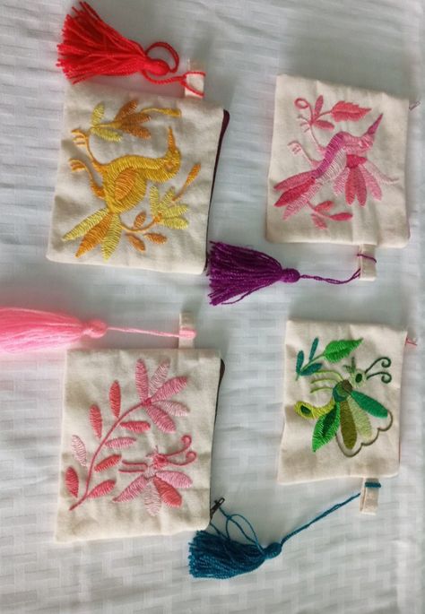 Mexican Embroidery, Mexico Art, Eco Bag, Hand Embroidery Designs, Needle And Thread, Felt Crafts, Embroidery Art, Cross Stitch Embroidery, Embroidery Stitches