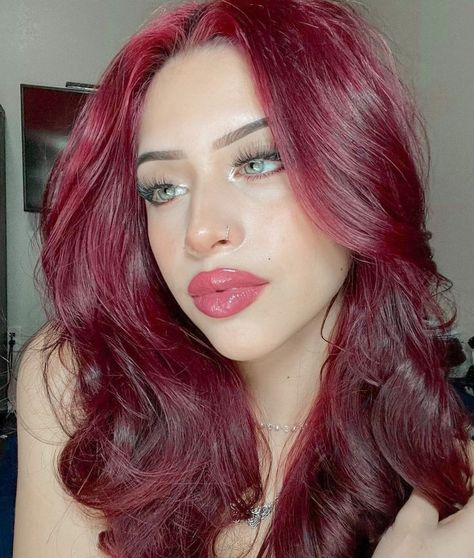 Dark Red Hair And Blue Eyes, Bright Dark Red Hair, Magenta Red Hair, Pelo Color Vino, Burgandy Hair, Red Hair Green Eyes, Red Hair Blue Eyes, Bold Eyeshadow, Hair Pale Skin