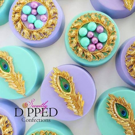 Brandi Matiyak on Instagram: "Some purty chocolate covered Oreos to round out this peacock themed wedding 😍" Peacock Themed Desserts, Peacock Cakes, Decorated Oreos, Peacock Themed Wedding, Peacock Birthday, Peacock Cake, Peacock Wedding Theme, Aladdin Jasmine, Diwali Sweets