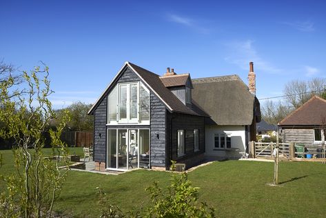 Timber Frame Cottage, Cottage Flooring, Cottage Extension, House Extension Plans, Building Extension, Self Build Houses, Thatched House, Cottage Renovation, Cottage Exterior