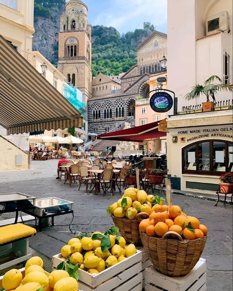 Italy Holidays, Italy Travel Guide, Italian Summer, Amalfi Coast, Dream Destinations, Travel And Leisure, Amalfi, Italy Travel, Beautiful World