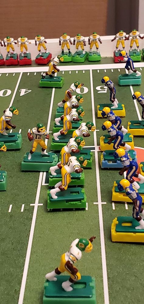 Electric Football, Blood Bowl, Childhood Games, Sports Figures, Nfl Football, Figure Painting, Board Games, Nfl, Football