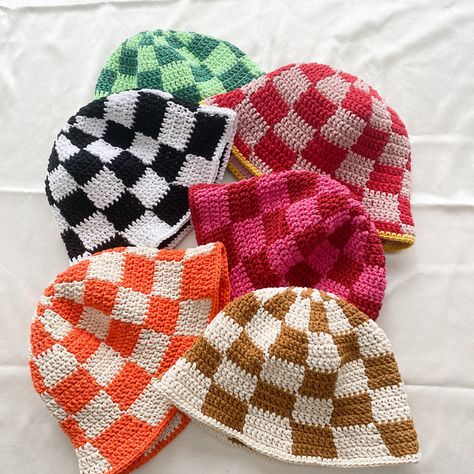 Checkered Bucket Hat, Crochet Bucket, Crochet Bucket Hat, Kawaii Crochet, Hand Knit Hat, Crochet Fashion Patterns, Crochet World, Hat Crochet, Vintage Hat