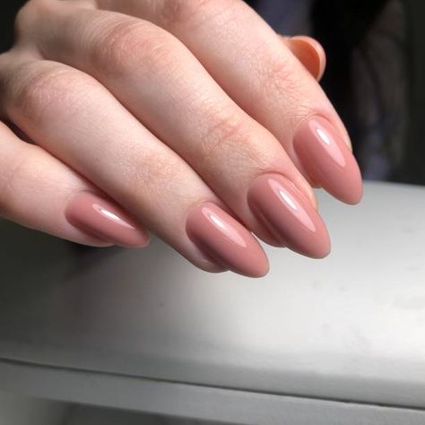 nails nägel design simple schlicht einfach beige nude hell neutral almond shape rund idee idea 2023 Nude Almond Nails, Minimalistic Nails, Short Almond Nails, Nails Inspo, Almond Nails, Dusty Rose, One Color, Nail Inspo, Almond