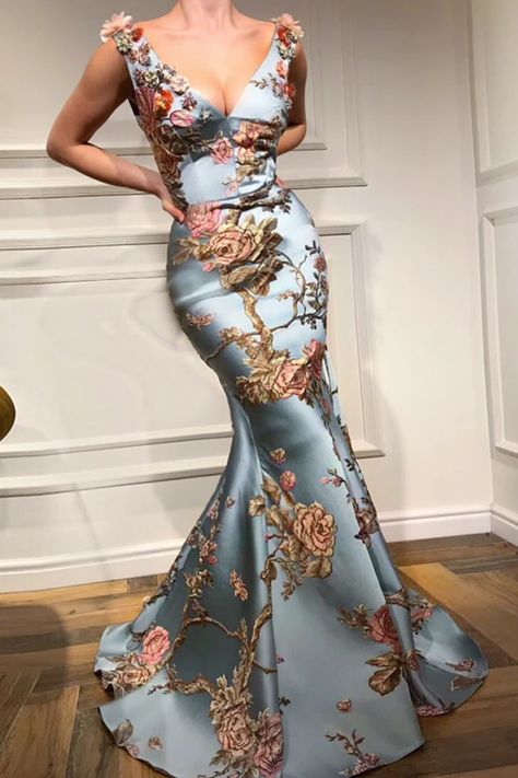 This mermaid maxi dress features deep v-neck with chic embroidery and floral print, perfect for a party or cocktail. cocktail party dress,elegant evening dresses,fashion dresses party,pretty party dresses,dress outfits party,evening gown dresses,fancy party dress #cocktailpartydress #eleganteveningdresses #gorgeousgowns #eveningpartyoutfit #gowns #dressoutfitsparty #prettypromdresses Fishtail Maxi Dress, Mode Tips, Gaun Fashion, Fishtail Dress, Party Kleidung, فستان سهرة, Beauty Dress, Evening Dresses Elegant, Gorgeous Gowns