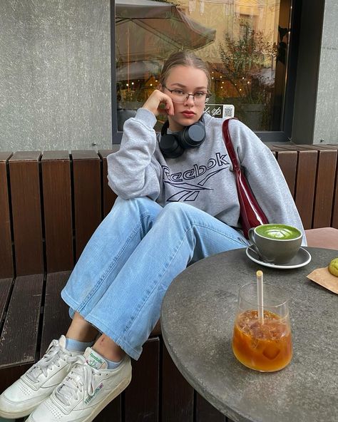 Matcha vibes and cozy autumn mood 🍵🍂 #aesthetic #pinterest #explore #outfit #style #autumn #vibe #follow #like #girl #grey #reebok #denim #jeans #red #streetstyle #fashionblogger #cafe #matcha #green Matcha Outfit Aesthetic, Reebok Aesthetic, Matcha Outfit, Reebok Outfit, Explore Outfit, Mood Aesthetic, Fall Inspo, Matcha Green, Aesthetic Pinterest