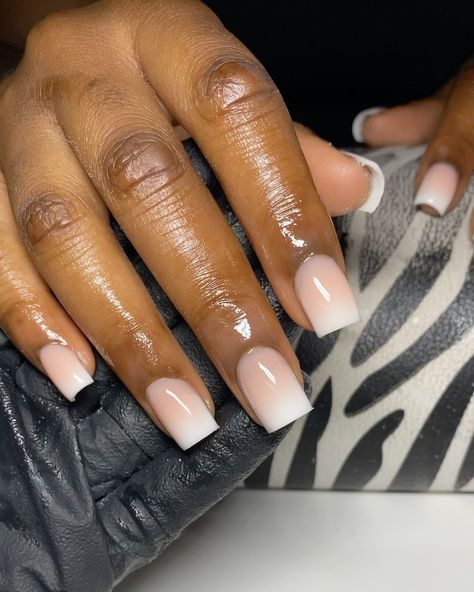 Short Nail Ombre Designs, Ombré Short Nails, Nails Court, Ombre Short Nails, Square Ombre Nails, Gel Ombre Nails, Gym Nails, Short Ombre Nails, Acrylic Nails Ombre