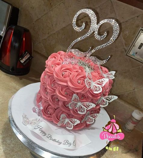 Taurus Queen Cake, 22nd Cake Ideas, 22 Birthday Cake Ideas For Her, 22nd Birthday Cake Ideas, Boujee Birthday Cake, 20th Birthday Cake Ideas, 20th Bday Cake, Baddie Birthday Cake, 21st Birthday Cake Ideas