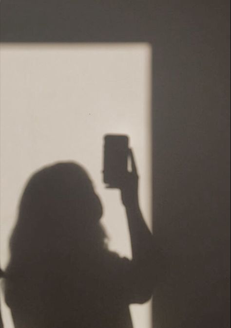 Facebook Pfp, Shadow Shadow, Girl Shadow, Poses Women, Shadow Photography, Selfie Photography, Shadow Photos, Shadow Pictures, Ideas Photography