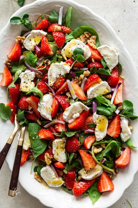 Strawberry Goat Cheese Salad with Spinach and Arugula | J Cooking Odyssey Spinach Arugula Salad, Arugula Meals, Arugula Strawberry Salad, Spinach Goat Cheese Salad, Salad Lunches, Strawberry Goat Cheese Salad, Chopped Salad Dressing, Goats Cheese Salad, Strawberry Goat Cheese