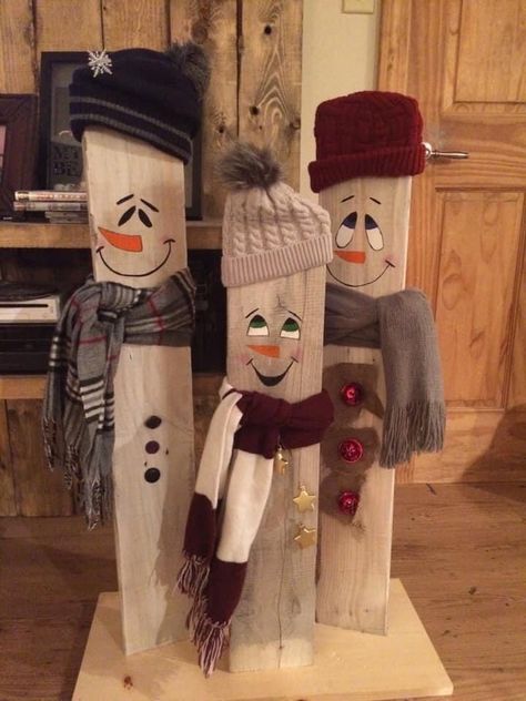 2x6 Scrap Wood Projects, Wooden Snowmen Crafts, Wooden Snowmen Diy, Wood Snowman Diy, Snowman Wood Crafts, Wooden Snowmen, Wooden Christmas Crafts, Snowman Christmas Decorations, Handmade Christmas Crafts