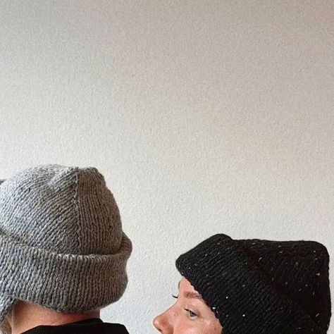 Milena Pauliina Juhola on Instagram: "AD// City Hiker beanie 🩶🖤 . . My lovely test knitters have received the pattern and are eagerly waiting for their yarns to arrive 📯 📦 Thank you @bcgarn for being so wonderful to sponsor my testers with this soft and chunky Hamelton Tweed 2 which is just perfect for this beanie!!! 😍 . . The pattern will come in three sizes. Your head circumference will determine which size to knit. If you plan to make one as a present (gift season comes every year earlie Big Beanie, Gift Season, A Present, Present Gift, Head Circumference, Your Head, Yarn, Wonder, Knitting