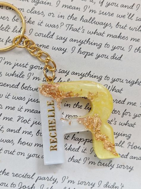 Yellow & white Resin Letter Keychain With Name, Name Resin Keychain, Resin Name Keychain, Keychain With Name, Resin Letter Keychain, Creative Wedding Invitations, Resin Keychain, Resin Craft, Drawings Simple