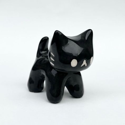 Black Cat Figurine, Air Dry Clay Ideas Room Decor, Cat Air Dry Clay, Cute Things To Make With Air Dry Clay, Air Dry Clay Figurine, Air Dry Clay Gift Ideas, Air Dry Clay Animals, Air Dry Clay Cat, Clay Black Cat