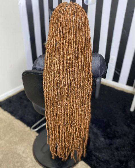 Brown Softlocs, Honey Blond Faux Locs, Soft Locs Honey Blonde, Soft Locs 27 Color, Honey Blond Butterfly Locs, Honey Blonde Soft Locs Black Women, Honey Blonde Faux Locs Black Women, Faux Locs Honey Blonde, Color 27 Soft Locs