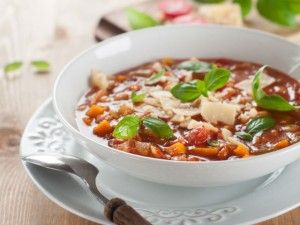 5 Great Homemade Soups to Chase Your Cold Away Italian Minestrone Soup Recipe, Sopa Minestrone, Olive Garden Minestrone Soup, Candida Diet Recipes, Minestrone Soup Recipe, Pasta Fagioli, Pasta E Fagioli, Candida Diet, Detox Soup