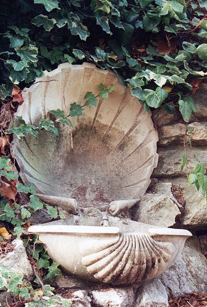 Sculpture Fountain, Garden Water Feature, Plant Fungus, Castle Garden, Cottage In The Woods, Moon Garden, Wall Fountain, Mediterranean Homes, Beach Gardens