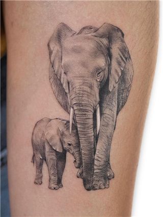 Tropisches Tattoo, Realistic Elephant Tattoo, Grandchildren Tattoos, Elephant Family Tattoo, Baby Elephant Tattoo, Wrist Tattoos Words, Cute Elephant Tattoo, Arm Tattoos For Guys Forearm, Family Tattoo Ideas