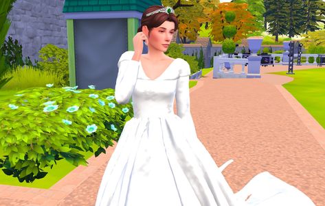 Eugenie Wedding Dress, Sims 4 Royal, Sims Royal, Royalty Wedding, Eugenie Wedding, Sims 4 Traits, Female Clothes, Royal Dresses, Instagram Family