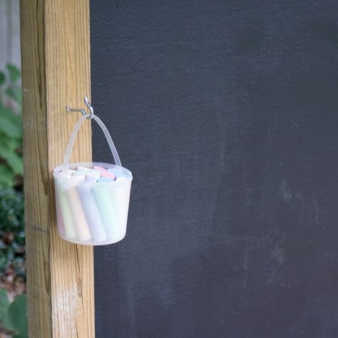 Diy Chalkboard Outdoor, Diy Outdoor Chalkboard For Kids, Outdoor Chalkboard For Kids, Chalkboard Fence, Outside Chalkboard, Play House Ideas, Homemade Chalkboard, Hanging Chalkboard Sign, Diy Chalkboard Paint