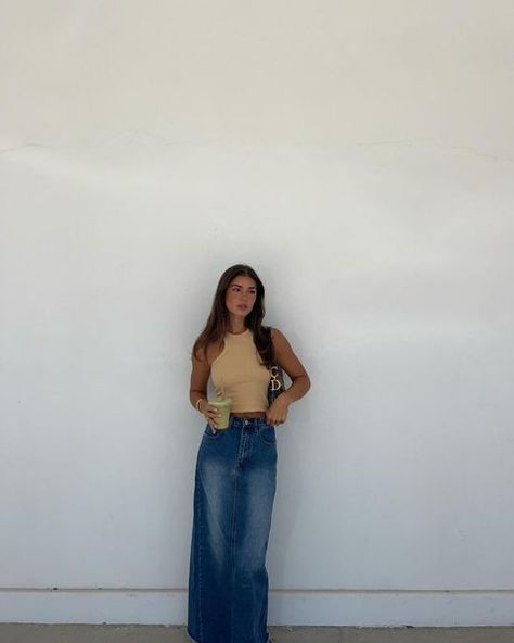 Fashion • Instagram Aesthetic Long Denim Skirt Outfit, Denim Maxi Skirt Summer, Maxi Jean Skirt Outfits Summer, Jean Maxi Skirt Outfit, Long Denim Skirt Outfit Street Styles, Maxi Jean Skirt Outfits, Denim Long Skirt Outfit, Outfits With Denim Skirt, Denim Skirt Outfit Summer