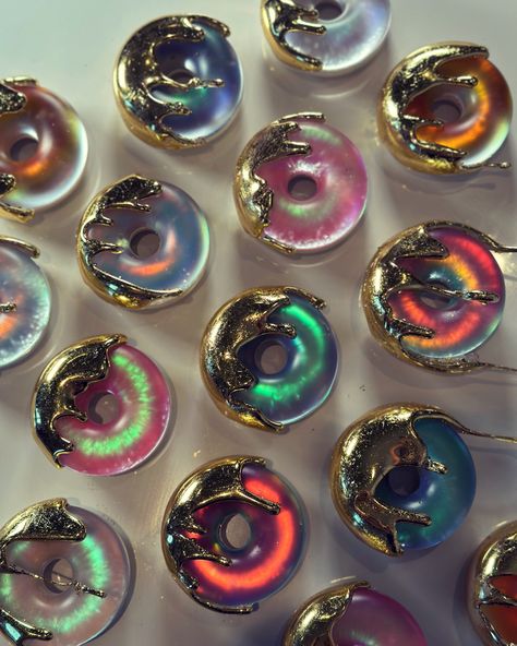 Mrs Colorberry Resin Art, Funky Resin Art, Donut Art, Diy Abstract Canvas Art, Resin Pour, Epoxy Resin Art, Diy Resin Art, Diy Rug, Disney Ears