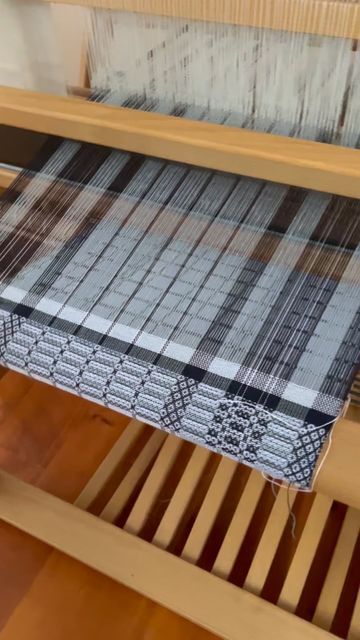 Erica L Kroll on Instagram: "6 #starrysky placemats off the loom. It’s so nice to finish a project after months of #rotatorcuff recovery. . . #summerandwinter #thickandthin #handwoven #placemats #forthehome #forthetable #handweaver #handmadehome #handmade #hyggehome" Weaving Placemats, Weaving Videos, Handwoven Placemats, Woven Placemats, Hygge Home, Design Textile, So Nice, Handmade Home, The Loom