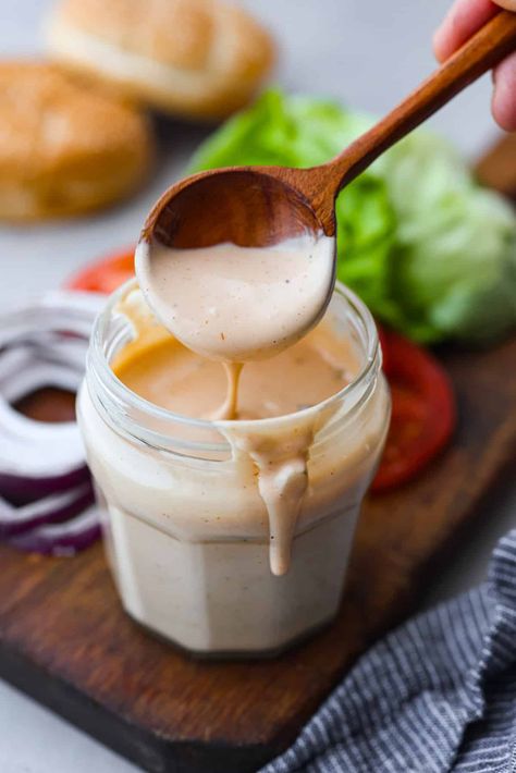 In N Out Sauce, White Barbecue Sauce, Hamburger Sauce, Burger Sauces Recipe, Bbq Sauce Homemade Easy, White Bbq Sauce, Grilled Asparagus Recipes, Delicious Salad Dressings, Homemade Buffalo Sauce