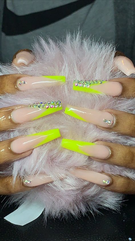 Luminous Nails, Nail Beds, Long Press On Nails, Drip Nails, Colored Acrylic Nails, Green Nail, Glow Nails, Exotic Nails, Nail Designs Glitter