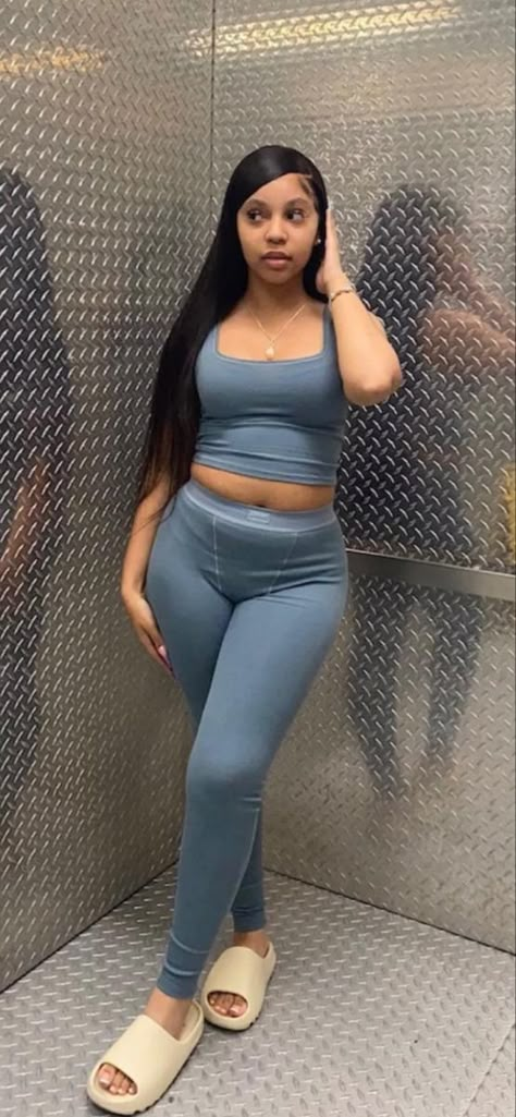 Slides Outfit, Yeezy Outfit, Anime Inspired Outfits, Swag Outfits For Girls, Chill Outfits, Girls Summer Outfits, Cute Comfy Outfits, Streetwear Fashion Women