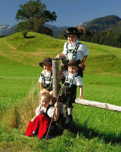 Kinder German Costume, Anne Geddes, German Heritage, Alpine Style, Kids Around The World, Swiss Alps, People Of The World, World Cultures, Germany Travel