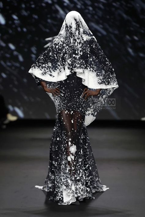 Robert Wun Couture Fall Winter 2024 Paris – NOWFASHION Robert Wun Couture, Robert Wun, Winter 2024 Fashion, Fashion Week Schedule, Paris Fashion Week Runway, Runway Fashion Couture, Paris Couture, Fashion Friday, Designer Outfits