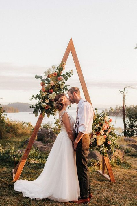 Floral Ceremony Arch, Summer Bridal Bouquet, Floral Ceremony, Wedding Theme Color Schemes, Summer Wedding Ceremony, Bridal Bouquet Summer, Late Summer Wedding, Late Summer Weddings, Flowers Wedding Bouquet