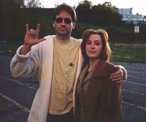 Mulder X Files, X Files Mulder, X Files Funny, Mulder And Scully, David And Gillian, Mulder Scully, Fox Mulder, Dana Scully, Let Them Go