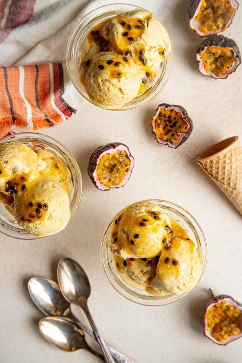 Passion Fruit Ice Cream, Frozen Treats Recipes, Ice Cream Month, Passion Fruit Curd, Passionfruit Recipes, Easy Ice Cream Recipe, Ice Cream Containers, Strawberry Sorbet, Fruit Ice Cream