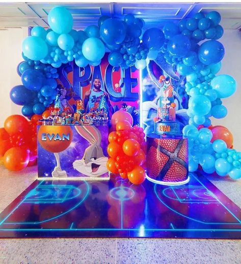 Blog de Festas | Space Jam. 📷 @pinatafran . #spacejam #spacejamparty #loucosporbasquete | Instagram Space Jam Trunk Or Treat, Space Jam Decorations, Space Jam Baby Shower Ideas, Space Jam Birthday Party, Diamond Theme Party, Space Jam Theme, Space Jams, Diamond Theme, Dance Themes