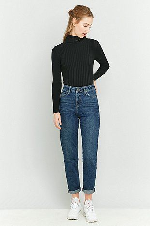 Boyfriend Jeans Outfit, Outfit Dark, Blue Mom Jeans, White Jeans Outfit, Mom Jeans Outfit, Best Casual Outfits, Black Mom Jeans, Types Of Jeans, Girlfriend Jeans