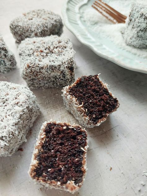 Chocolate Lamingtons, Lamingtons Recipe, Sweet Scones, Magic Custard Cake, White Chocolate Frosting, Chocolate Pudding Cake, Sponge Cakes, Mocha Chocolate, Chocolate Sponge Cake