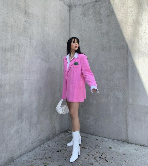 Bright Colors Fashion, Barbie Wardrobe, Fashion Tops Blouse, Pink Suit, Tumblr Outfits, Pink Blazer, Streetwear Fashion Women, White Boots, Vest Outfits