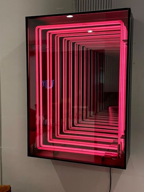 Mirror Uses Ideas, Creative Mirror Design, Mirror Back Lighting, Mirror Room Design, Neon Infinity Mirror, Infinity Mirror Design, Neon On Mirror, Infinity Mirror Photo Booth, Custom Mirrors Ideas