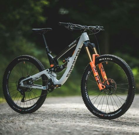 Hype Wallpaper Aesthetic, Goat Ronaldo, Hardtail Mtb, Mountain Biking Photography, Mt Bike, Mountain Bike Art, Hype Wallpaper, Garage Bike, Ronaldo Messi