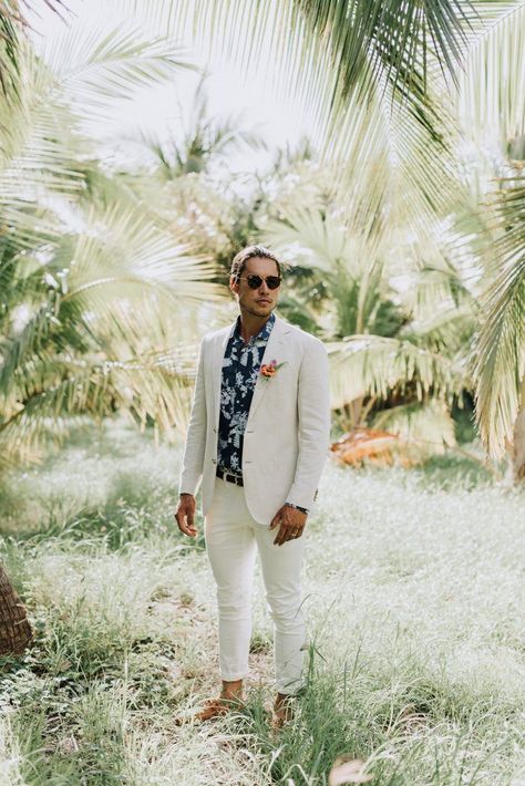 Groom in a cream linen suit and tropical print shirt. See our 12 Stylish Grooms to Copy for your wedding day post now on the blog | Image by Naomi Levit Photography Small Private Wedding, Navy Groom, Cream Suit, Tropical Print Shirt, Neutral Wedding Colors, Maui Wedding, Hawaiian Wedding, Maui Weddings, Neutral Wedding