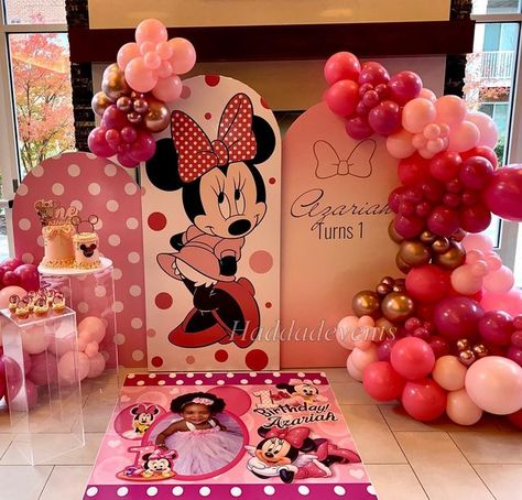 Event Rentals, Weddings, Printing and Event Production DMV on Instagram: "Azariah Turns one in style 💖🎀 Cake @cakesbylalae . . . #dcevents #dmvevents #dmv #dmvballoons #dmveventdecorator #dmveventrental #dmvparty #dmvparties #dmveventplanner" Minnie Mouse Arch Backdrop, Minnie Mouse Birthday Party Ideas 1st, Minnie Mouse Themed Birthday Party, Minnie Mouse Birthday Theme, Minnie Mouse Birthday Party Ideas, Minnie Mouse Decorations, Minnie Mouse Theme Party, Baby Birthday Party Theme, Mickey Mouse Birthday Cake