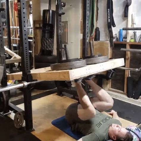 Homemade Leg Press, Leg Press Diy, Diy Leg Press At Home, Diy Gym Equipment Homemade, Leg Press Alternative At Home, Power Rack Diy, Home Made Gym Equipment, Diy Workout Equipment, Diy Leg Press