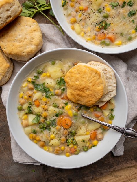 Veggie Pot Pie Soup, Vegan Pot Pie Soup, Chickpea Pot Pie, Veggie Pot Pie, Vegetarian Pot Pie, Vegan Pot Pies, Pot Pie Soup, Purple People, Tasty Meals