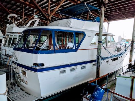 1977 Hatteras Classic Motor Yacht Power Boat For Sale - www.yachtworld.com Hatteras Yachts, Luxury Sailing Yachts, Power Boats For Sale, Power Boat, Boat For Sale, Yacht Interior, Classic Motors, Classic Boats, Yacht For Sale